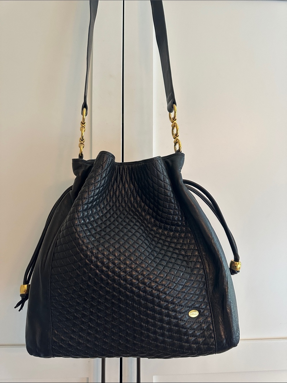 VINTAGE BALLY QUILTED LAMB LEATHER DRAWSTRING HOBO BAG